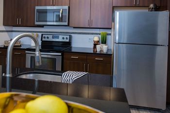 Refrigerator with ice maker